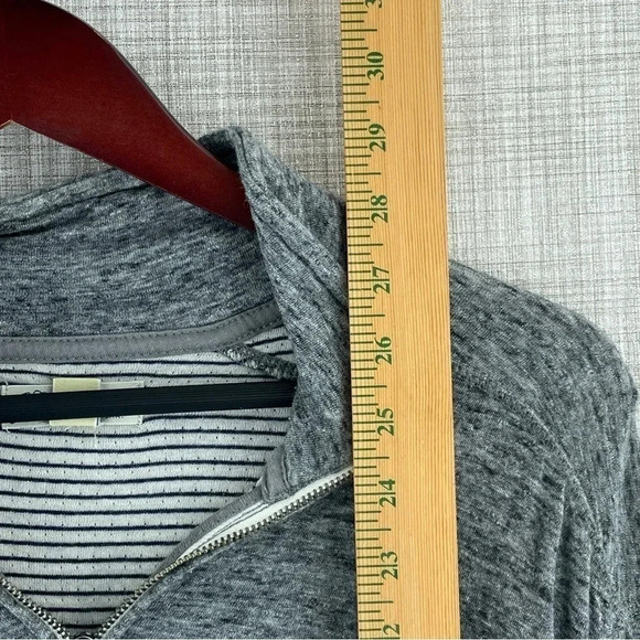 J. Crew Knit goods Mens Size M long sleeve pullover shirt 1380 - Picture 4 of 8